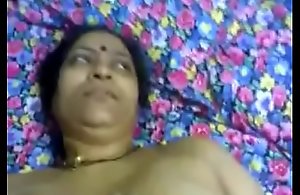 Desi sexy crumpet aunty screwed by the brush owner