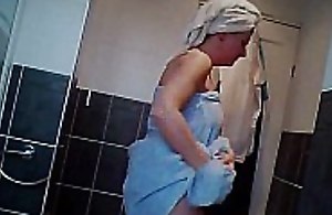 Amateur MILF Sara Bathroom Spy cam