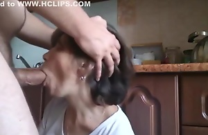 Mature mom gets full load of sperm on her face -