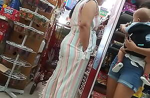 Hot mother increased by daughter in booty shorts