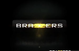 Brazzers.com - large booties like it large - (kiki